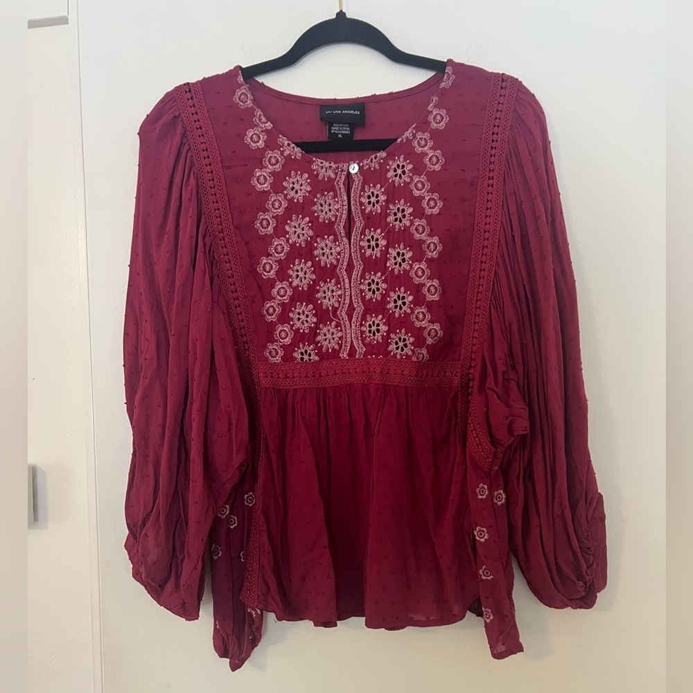 Luv Los Angeles Embroidered wine colored Women's Top size XL (X100)